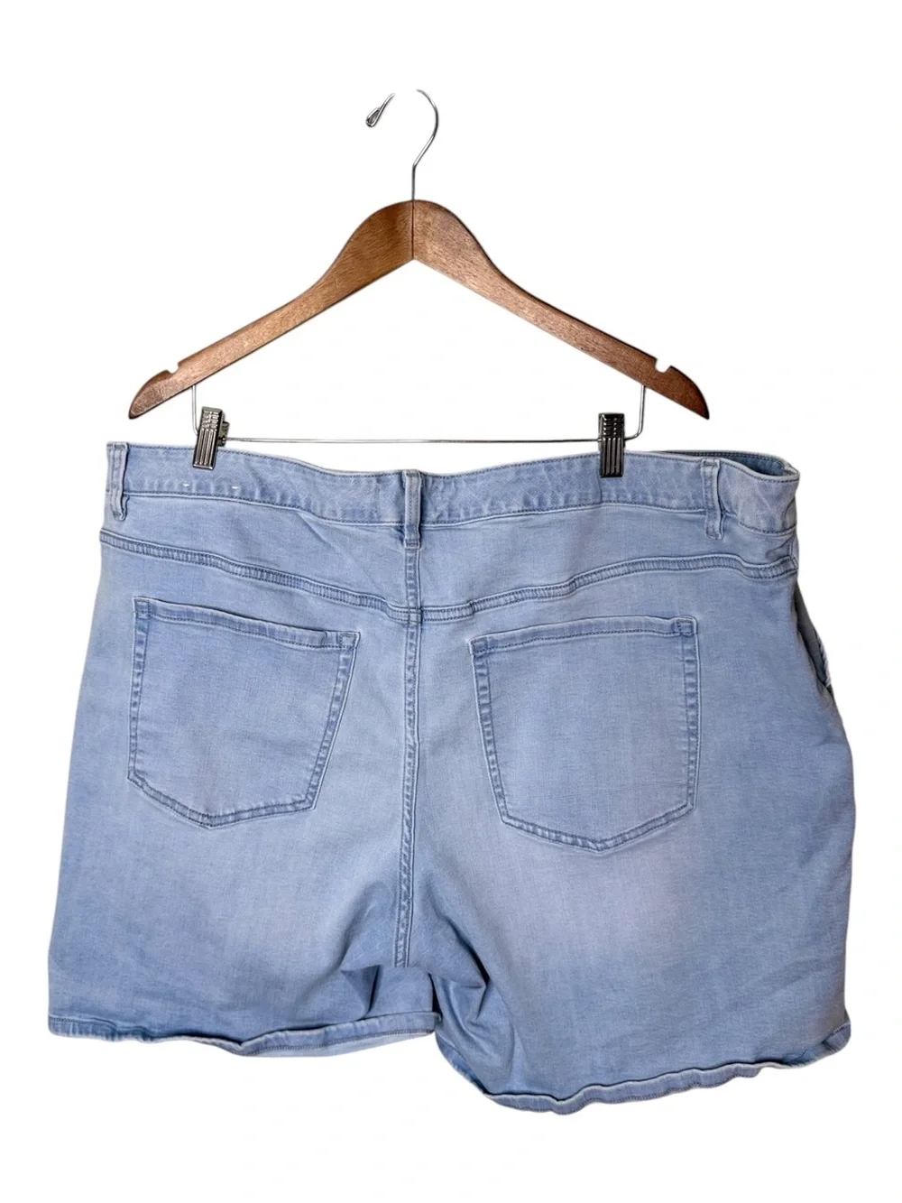 Lane Bryant Light Wash Mid-Rise Boyfriend Midi Shorts Size 26